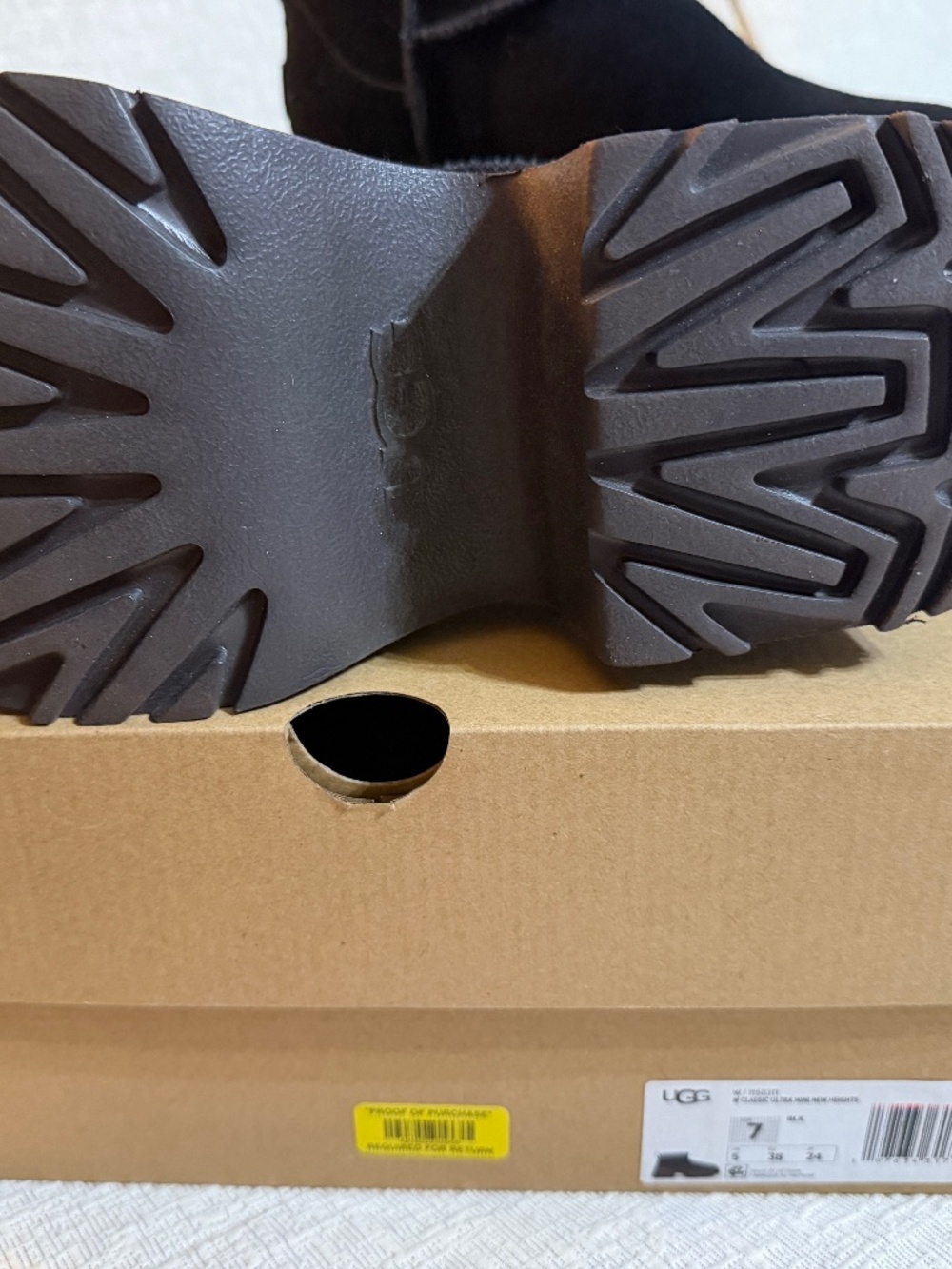 Ugg short winter shoes - Picture 4 of 4